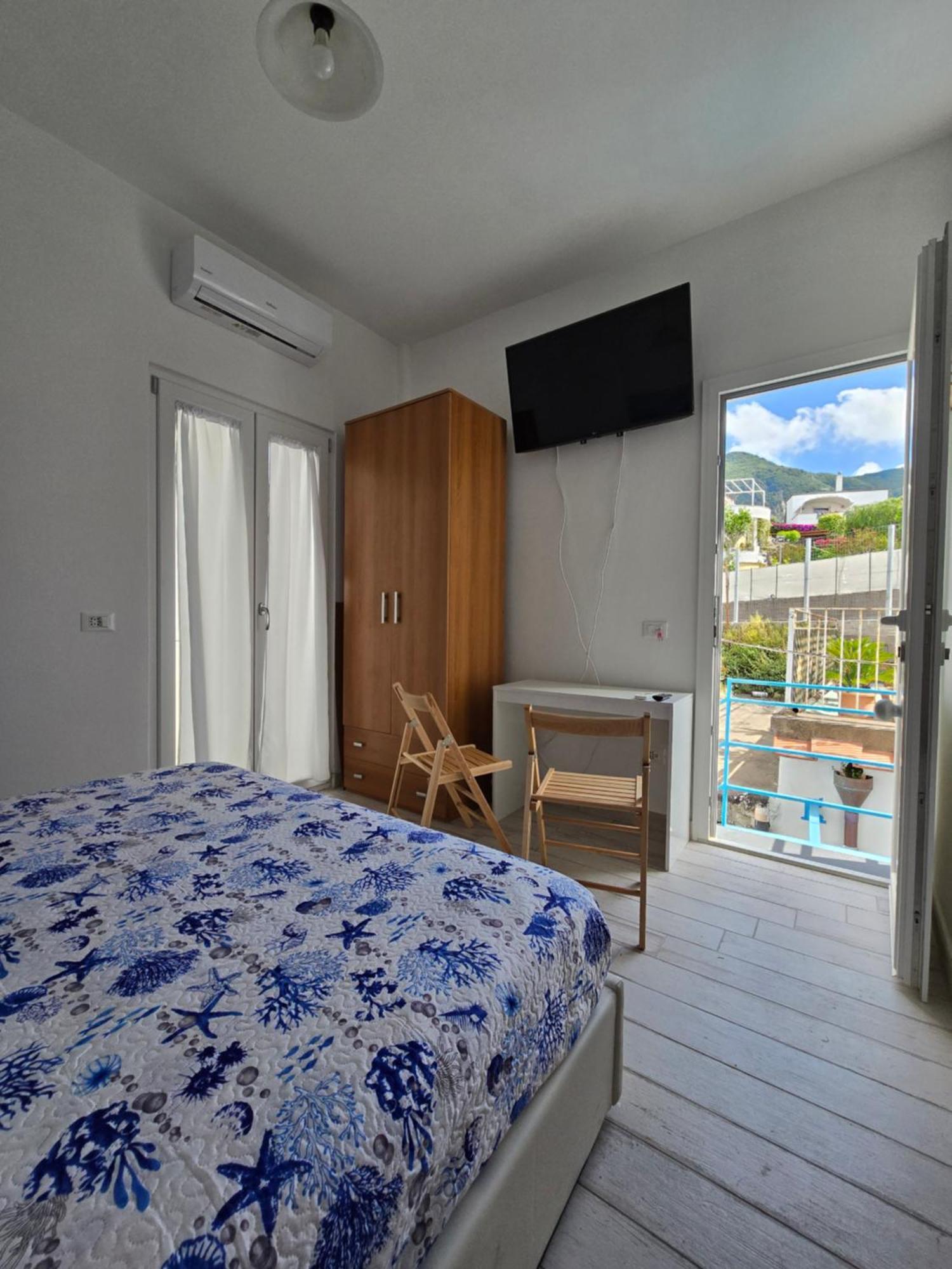 La Casa Di Giuliana Primo Piano Con Balcone Villa Ischia Buitenkant foto