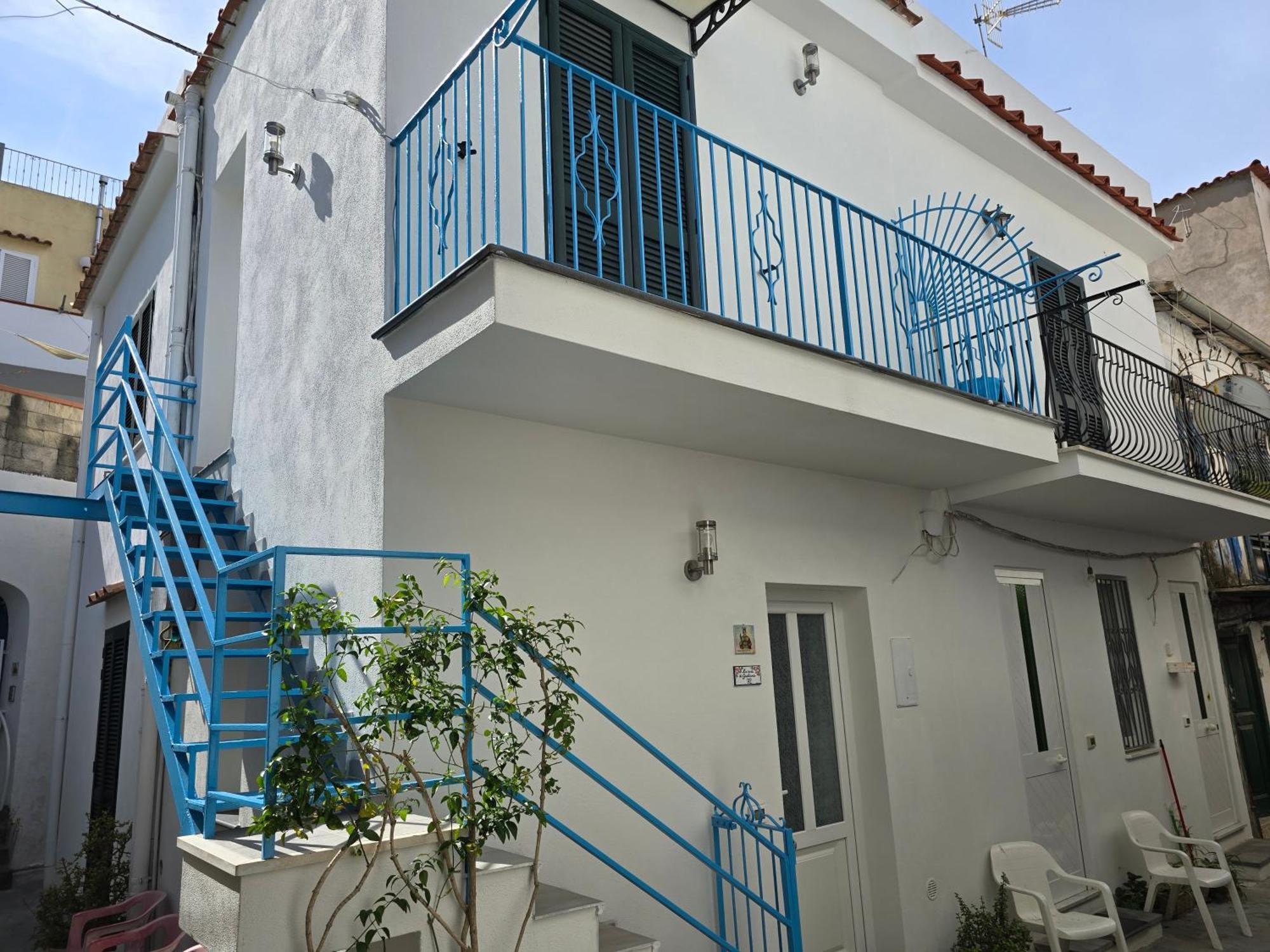 La Casa Di Giuliana Primo Piano Con Balcone Villa Ischia Buitenkant foto