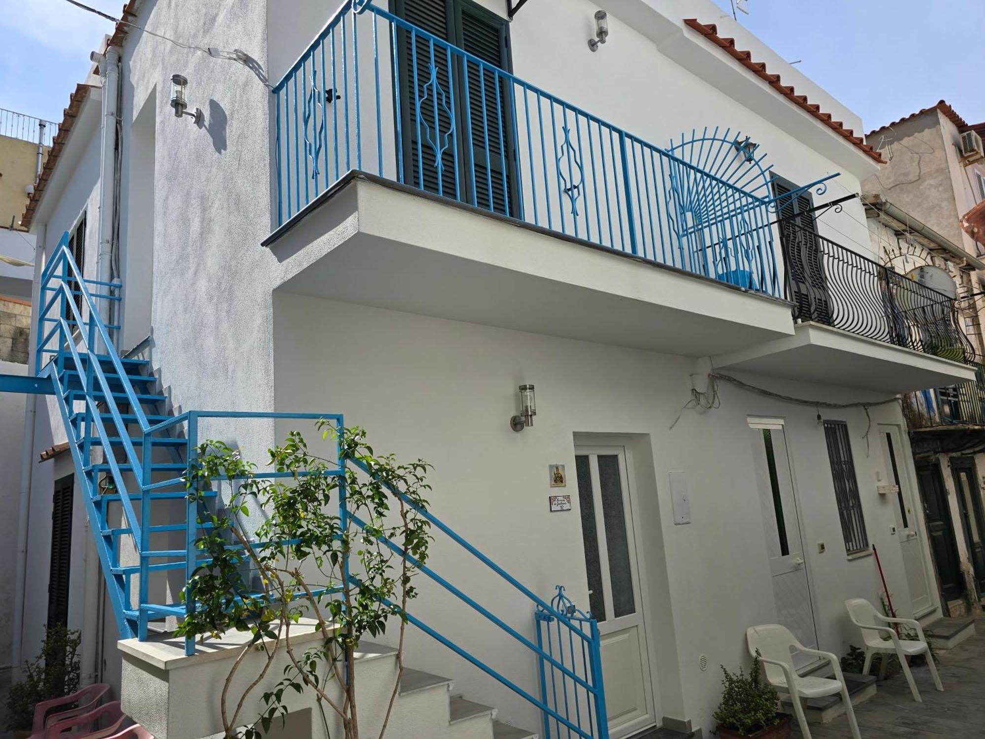 La Casa Di Giuliana Primo Piano Con Balcone Villa Ischia Buitenkant foto